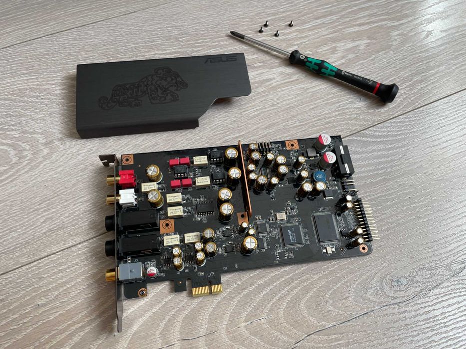 Звукова карта ASUS Essence STX II класу Hi-End (MUSES 1x8820/2x8920)