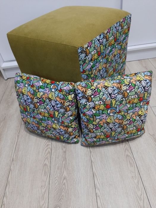 Pufę z 2 poduchami sprzedam