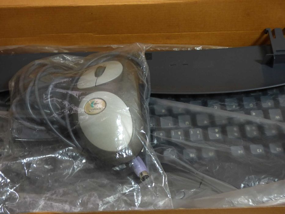 teclado e rato Logitech vintage, caixa original