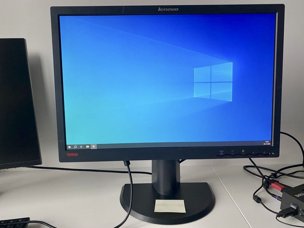 Monitor Lenovo 7 sztuk/pojedyncze - L2240pwD / L1951pwD