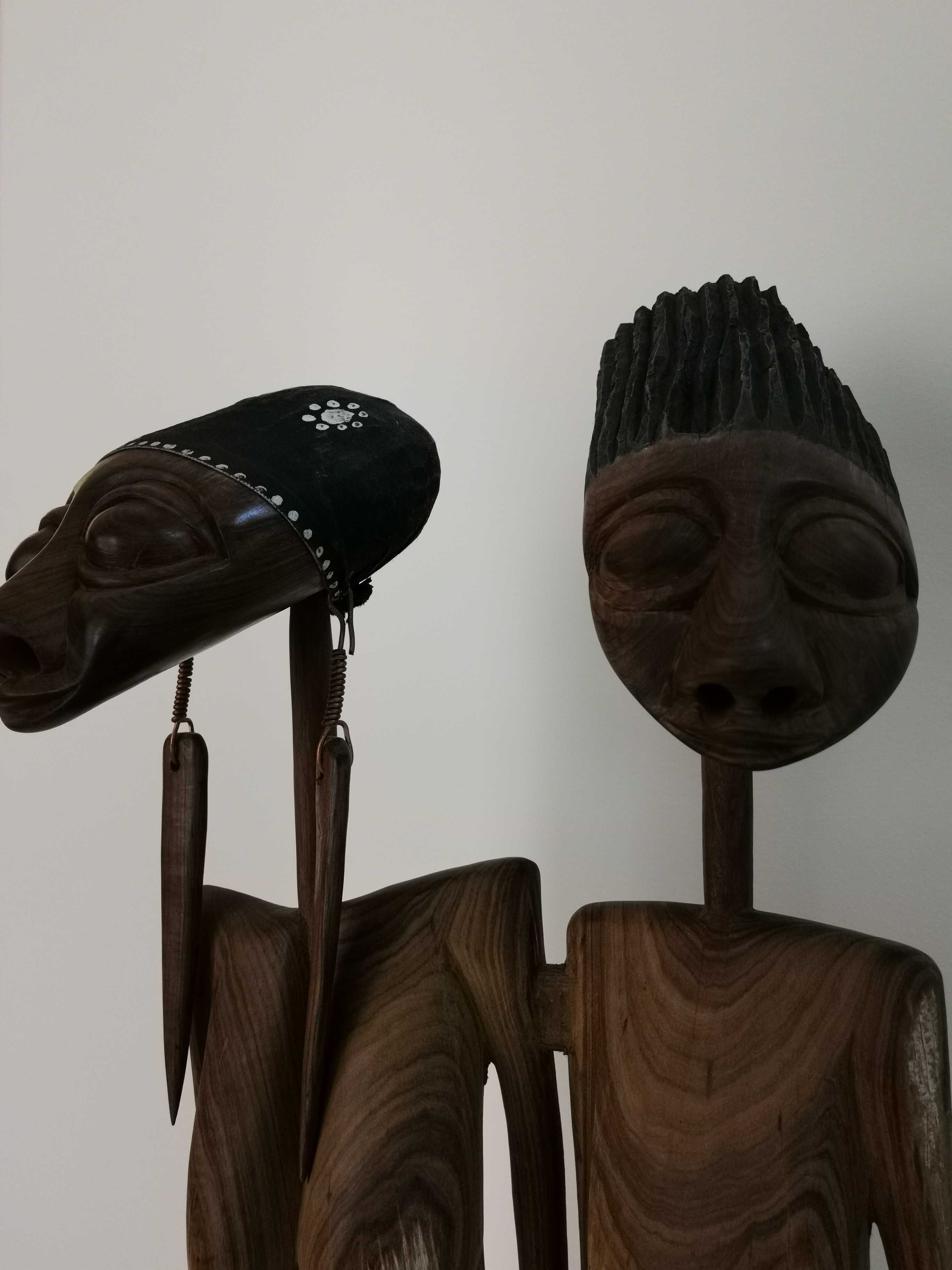 Grande Escultura em madeira Moçambique