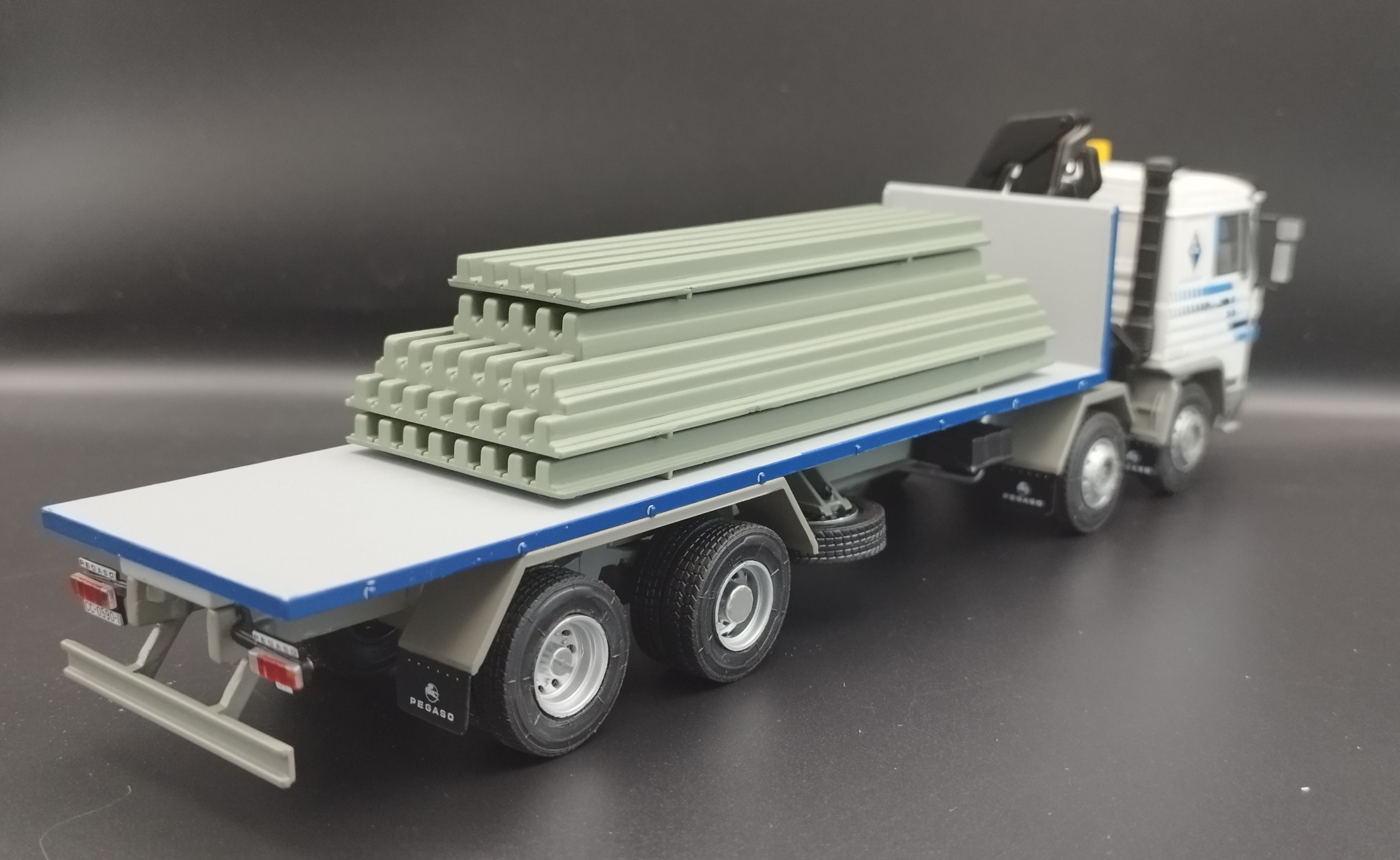 1:43 Salvat 1985 Pegaso 1434 Truck Pianale  model nowy