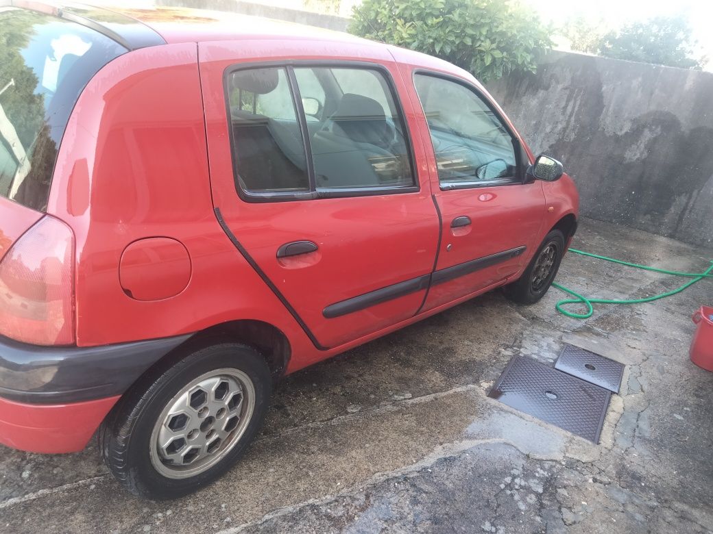 Renault Clio 1.2 ano 2000
