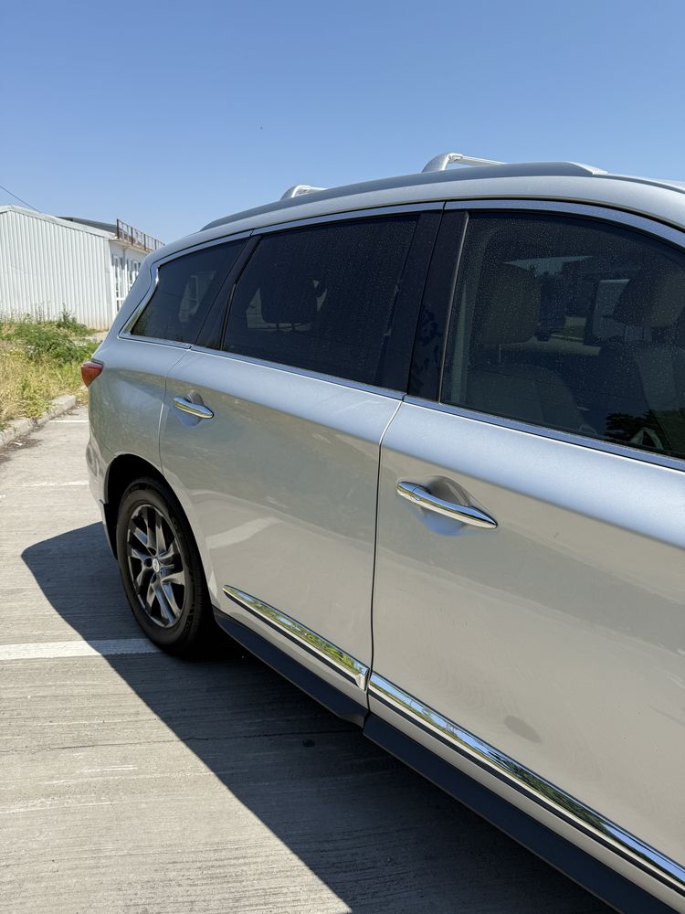 Автомобіль Infinity QX60