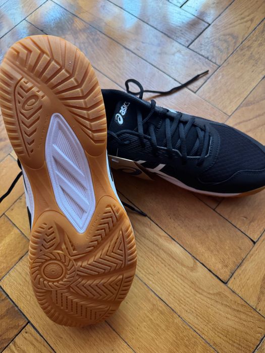 Buty halowe asics rozmiar 47, dł. Wkładki 30 cm.