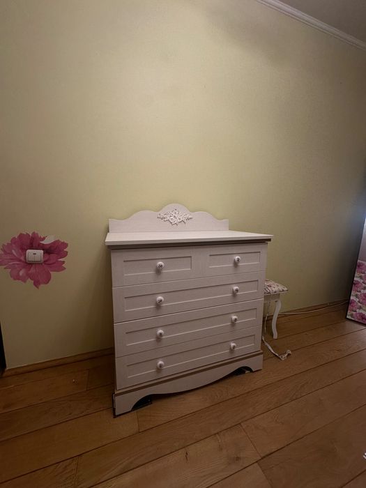 Меблі в дитячу кімнату для дівчинки