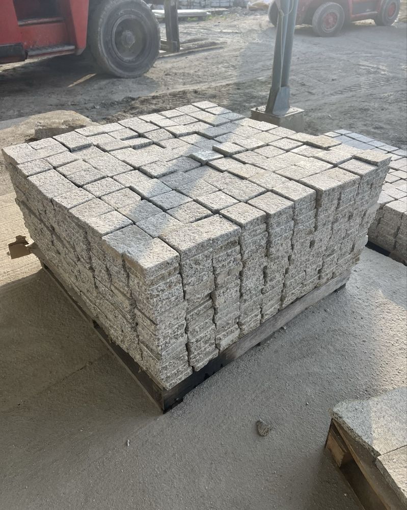 Puzzle granitowe płomieniowane 10x10x3 cm – ponad 20 m² dostępne