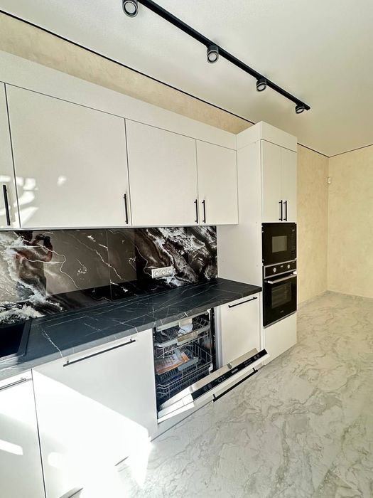 Новий ТАУНХАУС з новим ремонтом, м.Буча, вул.Києво-Мироцька.