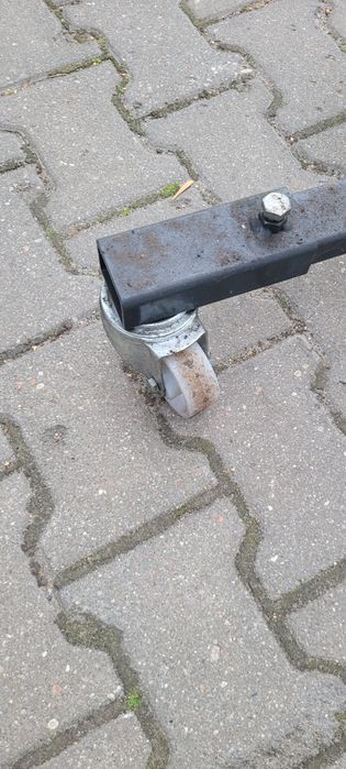 Stojak do demontażu skrzyni biegów