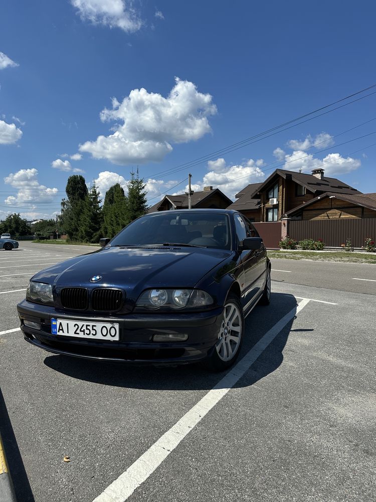 БМВ е46 гарний стан на свій вік.
