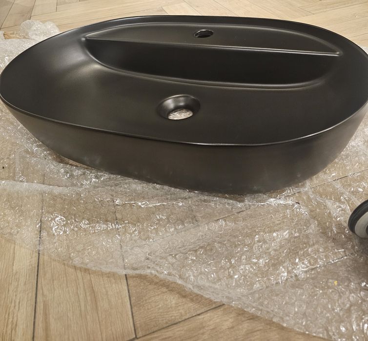 Umywalka czarna matowa ceramiczna nablatowa 62 Babette black matt Elit