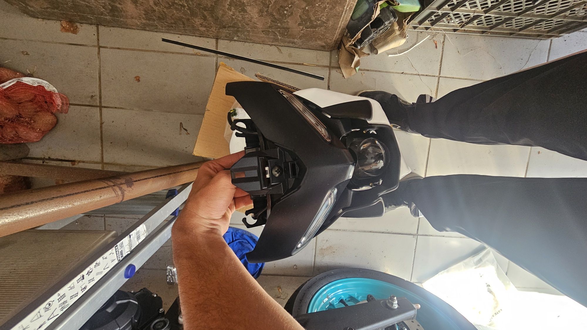 Mota mt03 acidentada com alguma peça novas