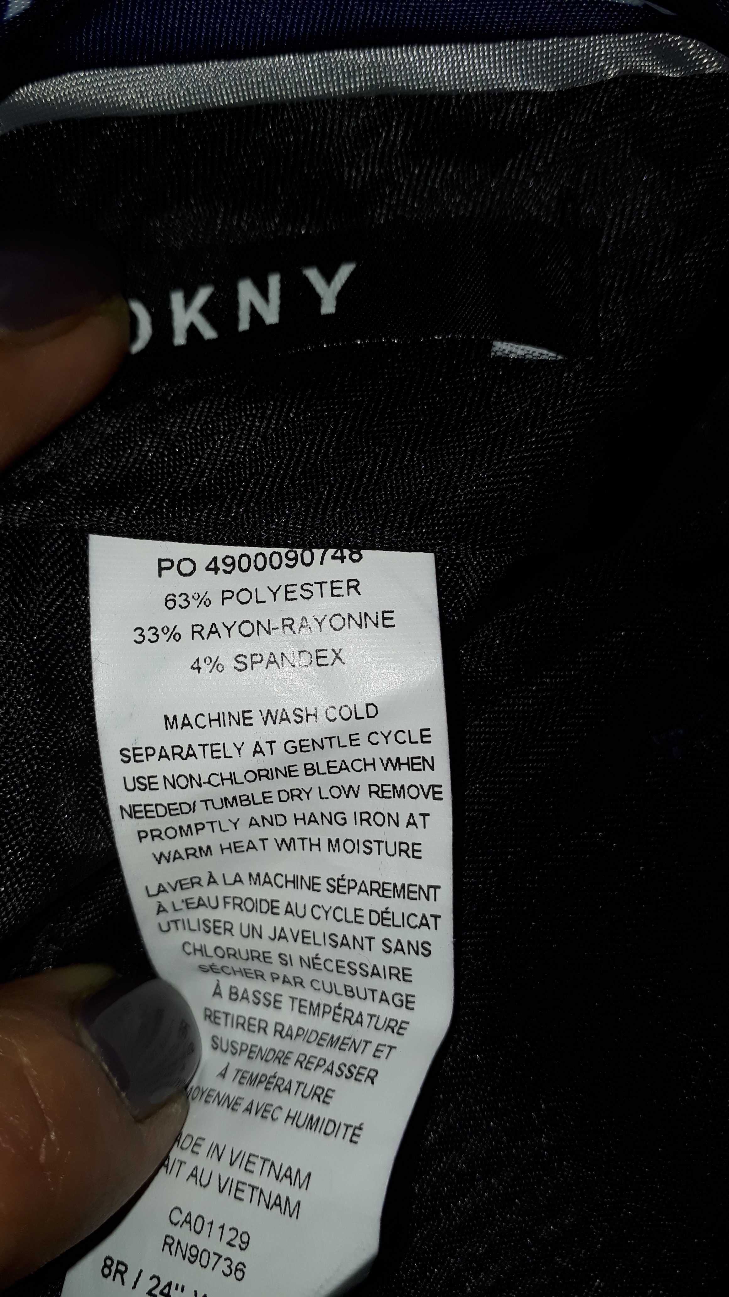 Костюм школьный DKNY пиджак и брюки.