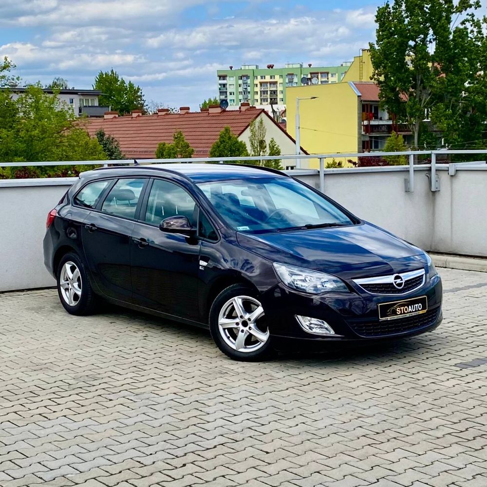 Opel Astra J | Climatronic | Tempomat | Bluetooth | 2012