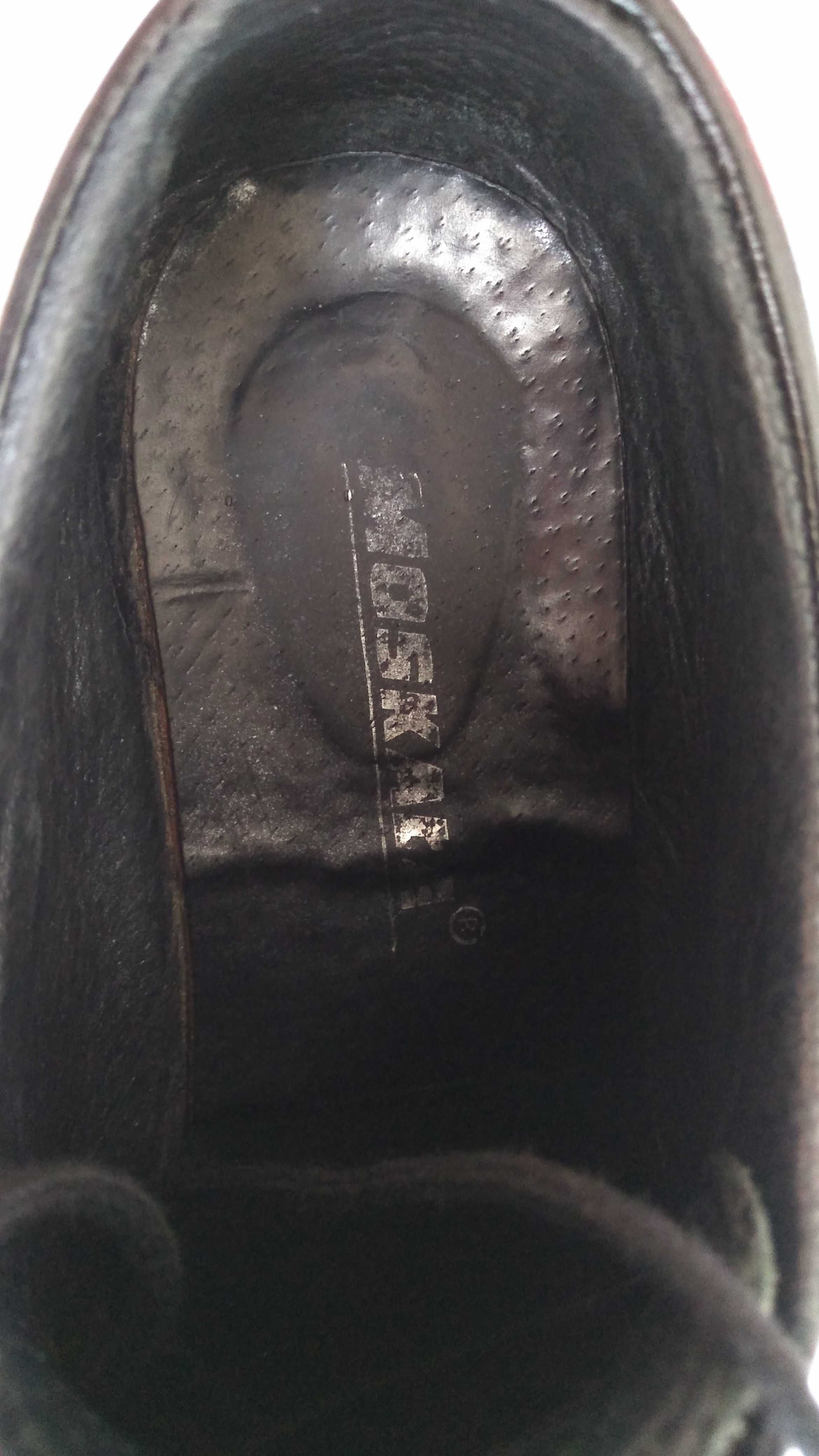 Czarne eleganckie buty firmy Moskała