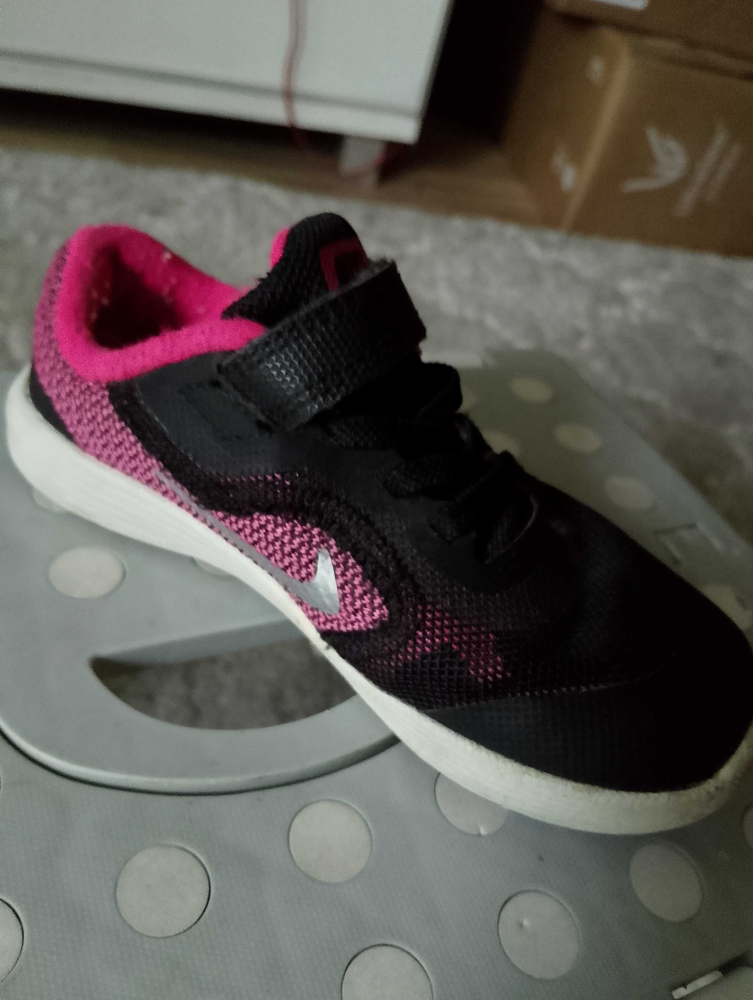 NIKE. Buty dziecięce.