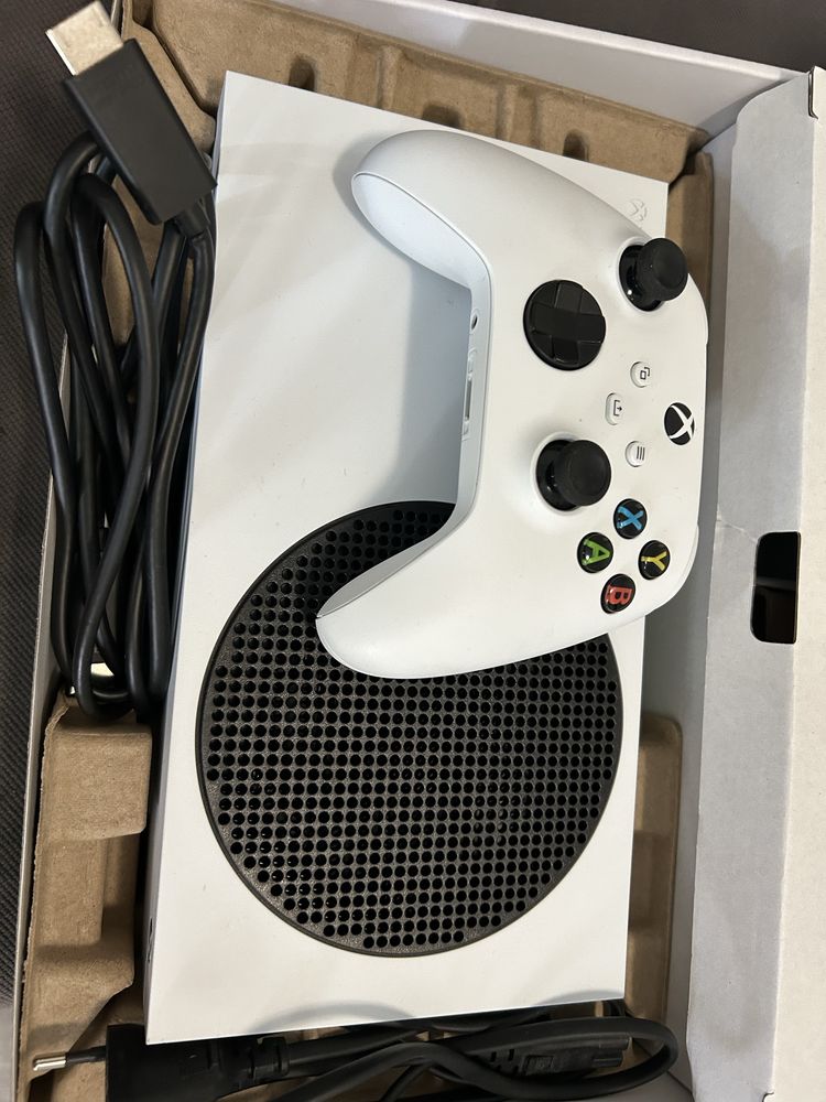 Ігрова приставка Microsoft Xbox Series S  512гб стан ідеальний