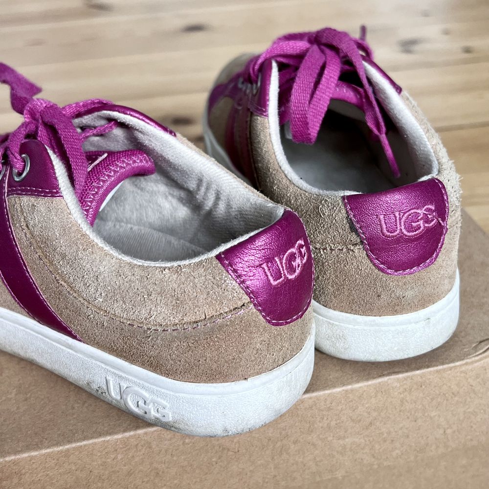 Buty dziewczęce UGG skórzane sneakersy Marcus Shimmer r. 33,5 21 cm