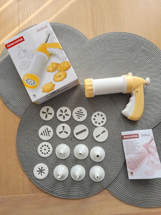 Dekorator do ciast, tortów i ciasteczek + zestaw dysz i krążków cukier