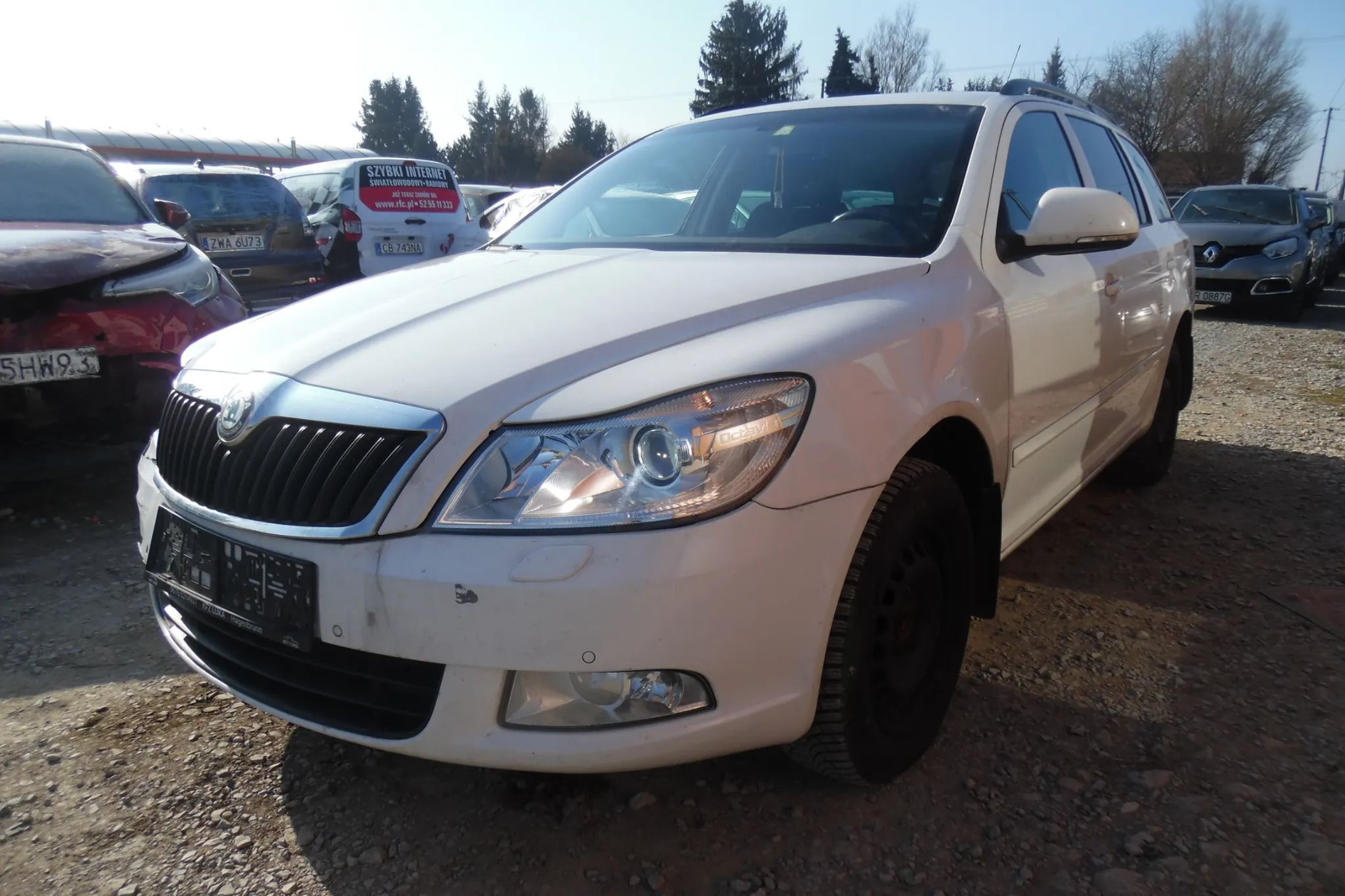 Skoda Octavia 2010r, 1.6 TDI, 4x4, Lekko uszkodzony prawy przód i tył. Jeździ.