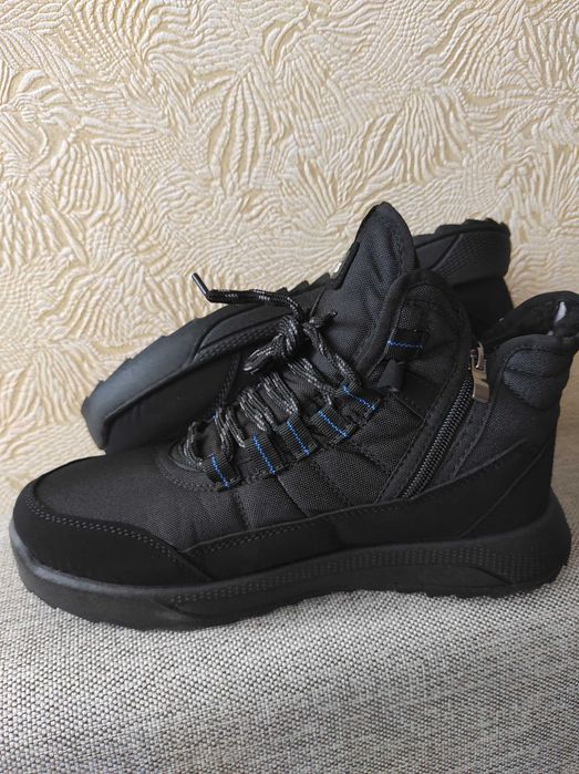 Кросівки чоловічі зимові ботинки дутики