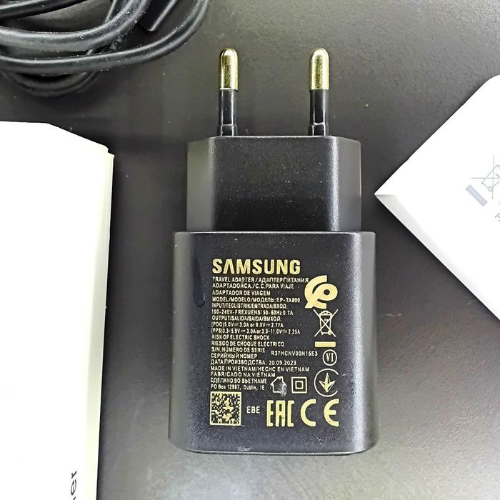 Зарядний пристрій Samsung 25W Type-C з кабелем у комплекті