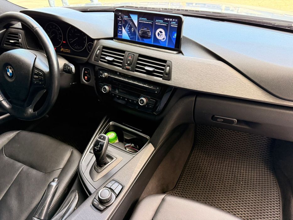 Жива BMW 320i у стильному M-пакеті. Їде, як куля, виглядає — як мрія.