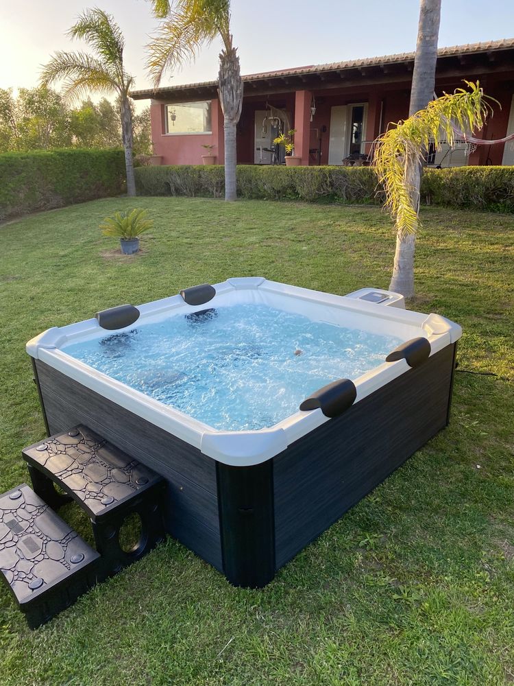 Jacuzzi/ Hot Tub  - Novos