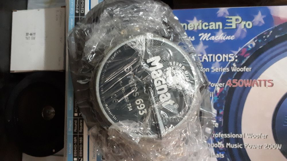 Colunas/subwoofers stock off