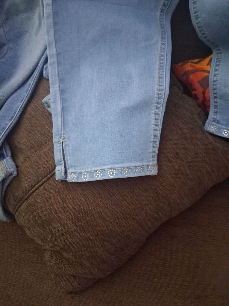 Roupas calças  de ganga de marca.