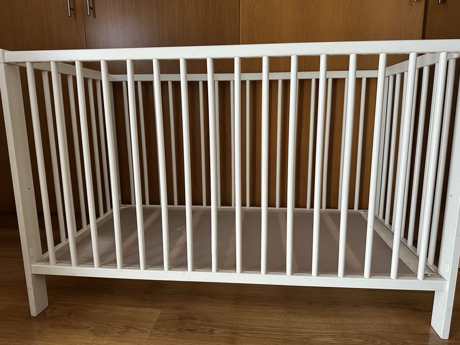 Berço/ cama de grades Gulliver (ikea) branco , com colchão