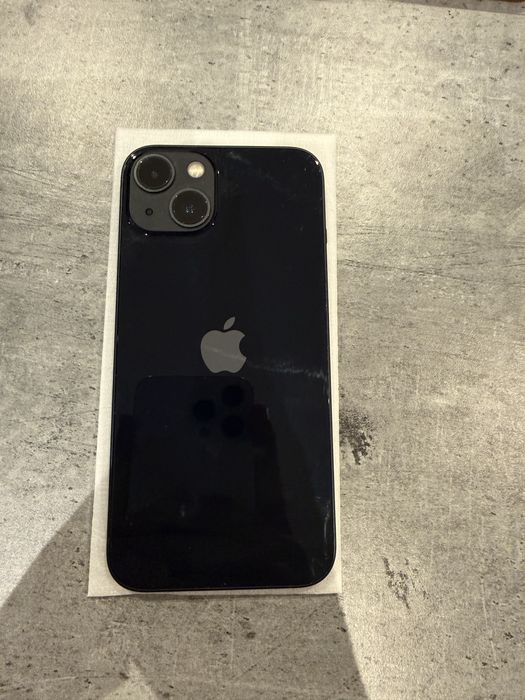 iPhone 13 256GB + 4 etui