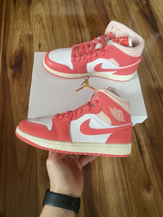 Jordan 1 Mid Strawberries and Cream 38