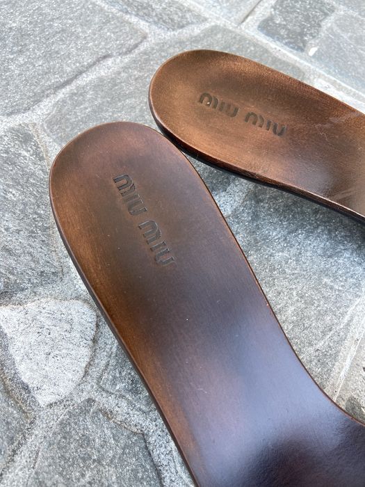 Оригінальні шкіряні шльопанці-мюлі Miu Miu 41 розміру