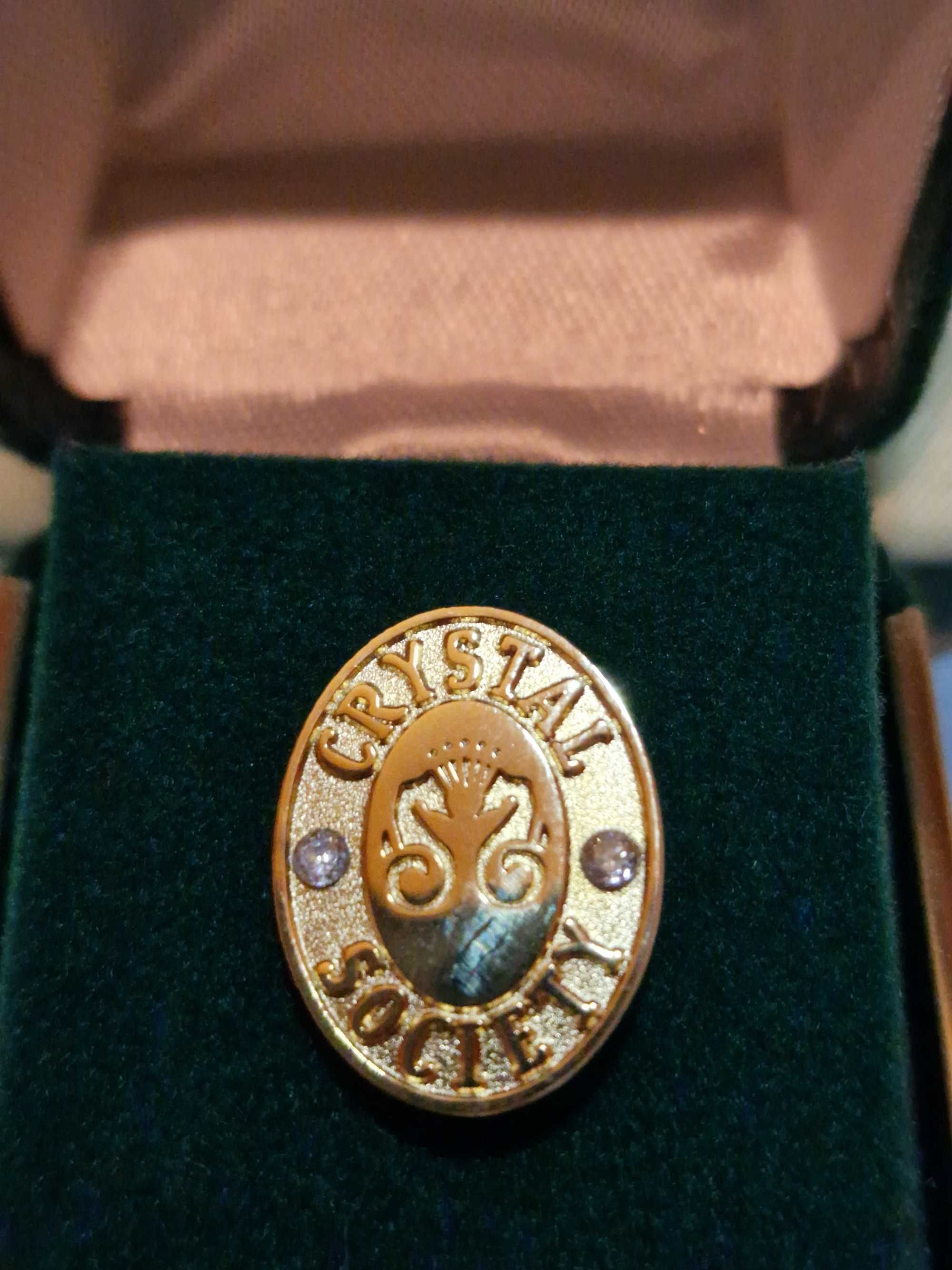 Pin de lapela da Crystal Society