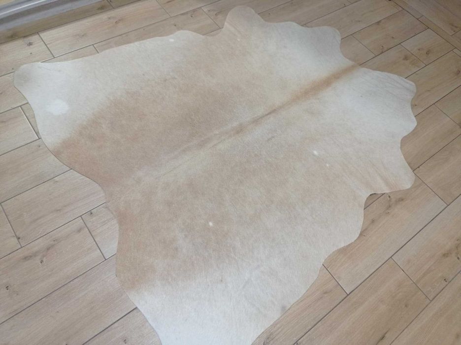 Dywan SKÓRA BYDLĘCA CIELAK POLSKI beżowy skóra naturalna