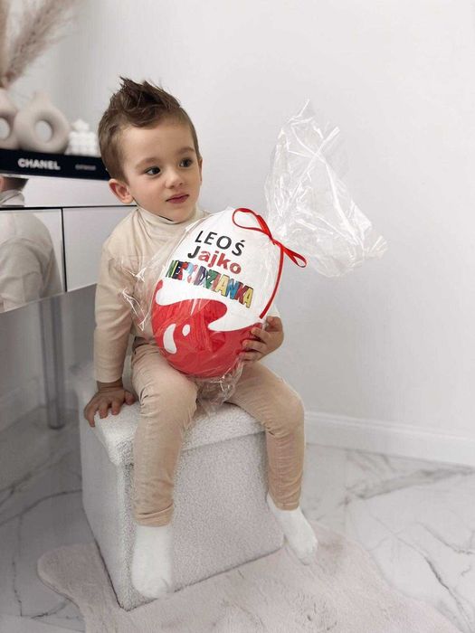 Jajko niespodzianka z pakietem słodkości lub bez