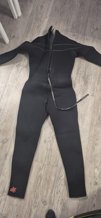 Sprzęt nurkowy - pianki, kaptury, rękawice, buty, płetwy