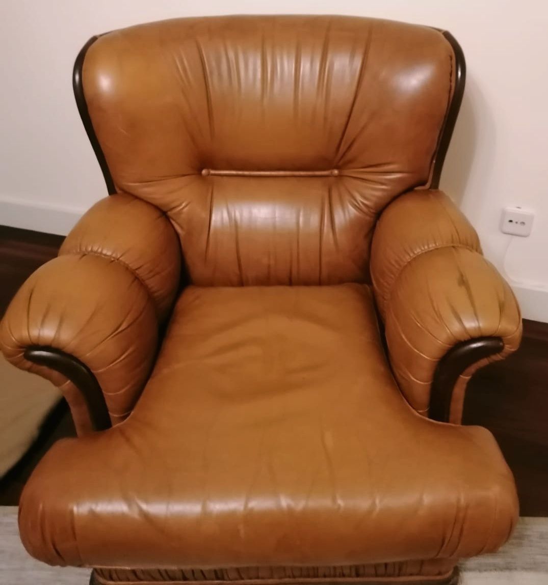 Sofá 3 Lugares + 2 Poltronas (Couro/Cabedal)