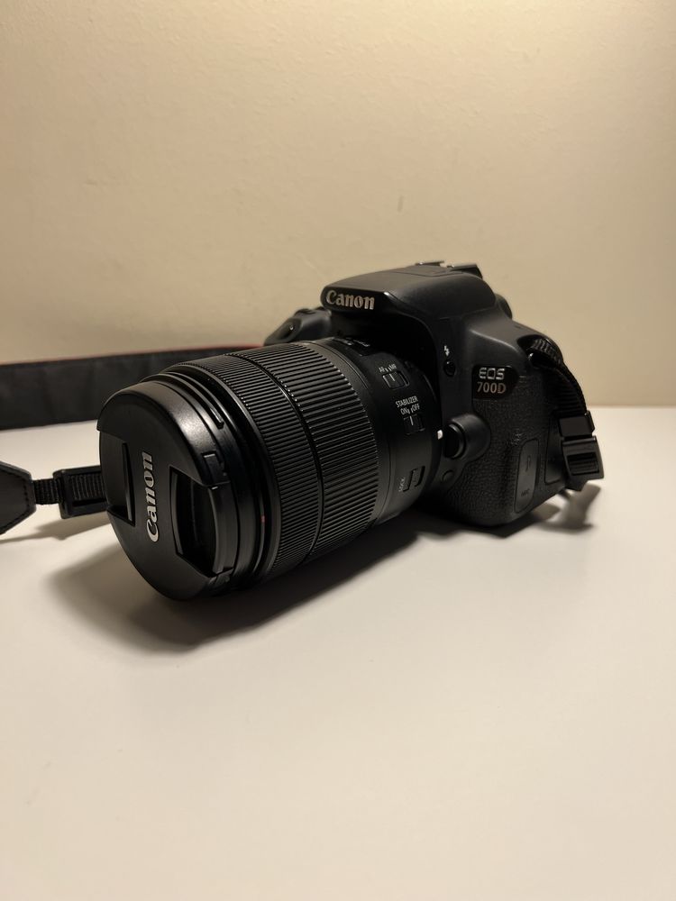 CANON 700D com lente 18-135mm