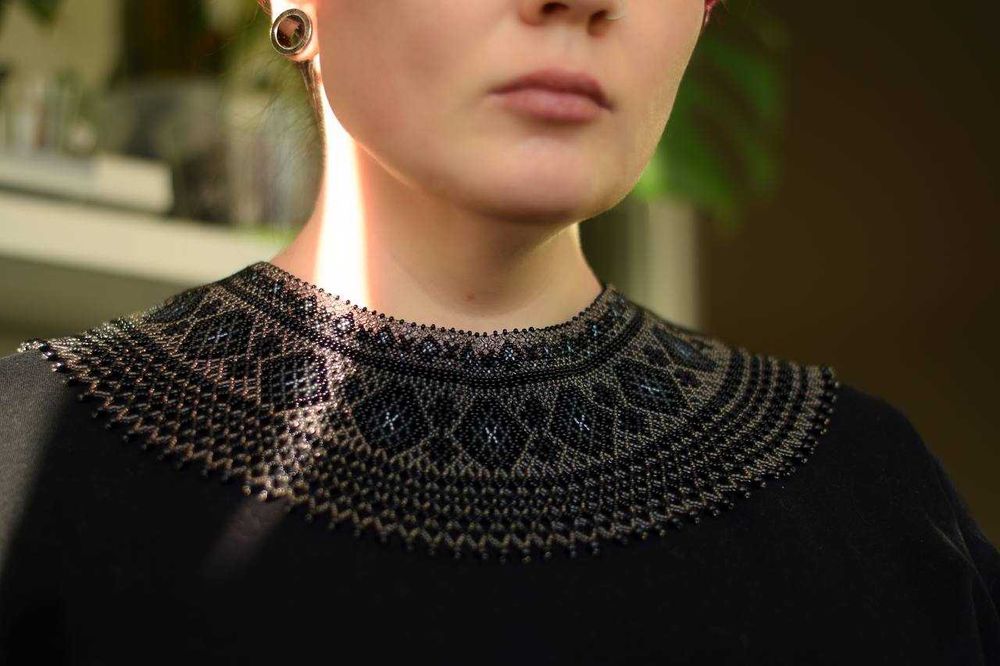 Силянка з бісеру, традиційна українська прикраса, чорна криза