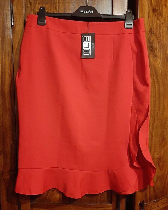 Czerwona swiąteczna spódnica na podszewce