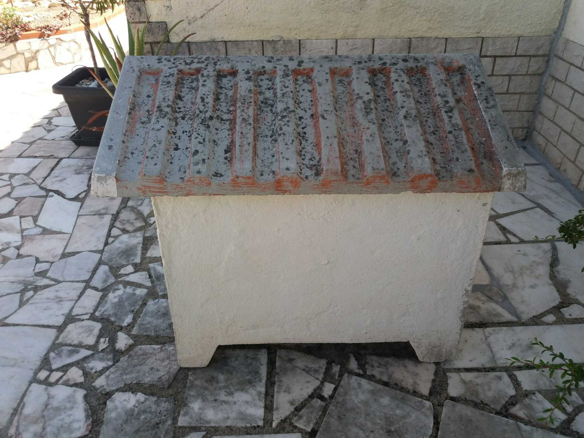 Casota para cão em cimento