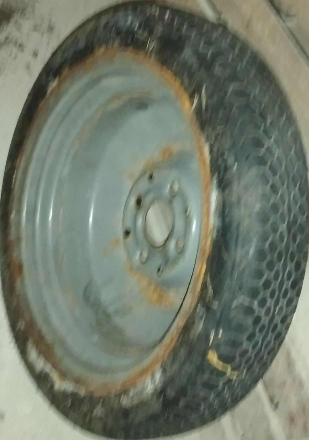 Vendo esta jante de ferro de furação de 4x105 R14