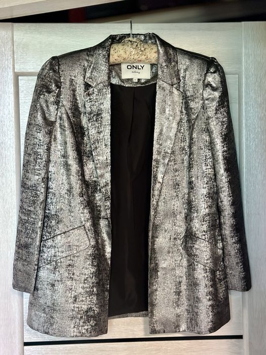 Сріблястий жакет від бренду Only