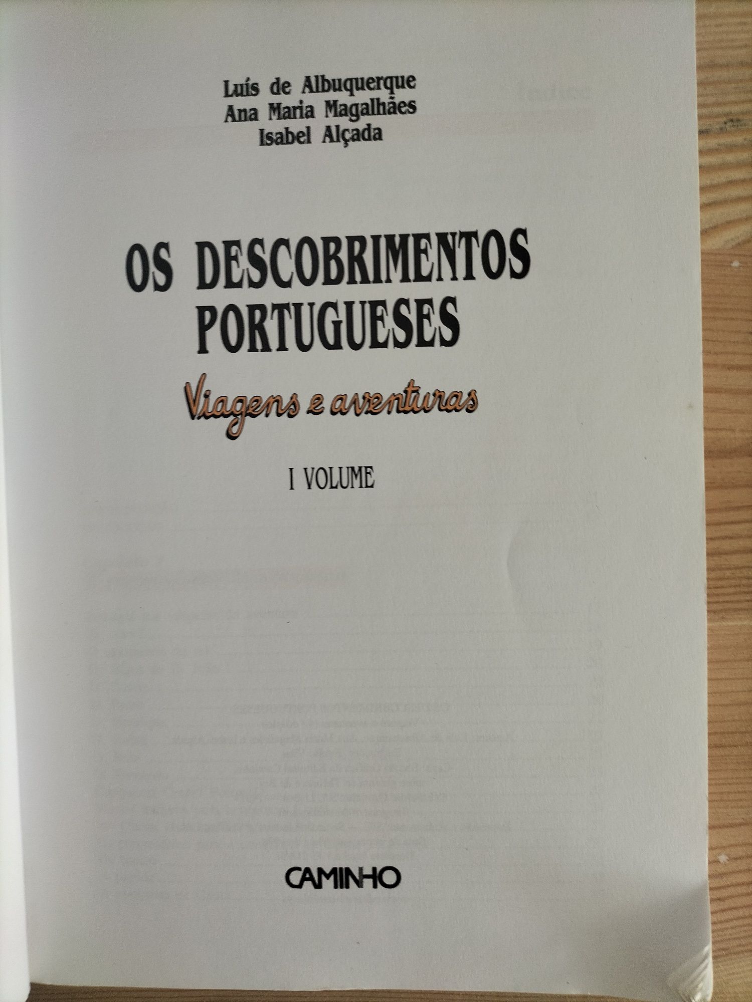 Livro - Descobrimentos portugueses ( viagens e aventuras)