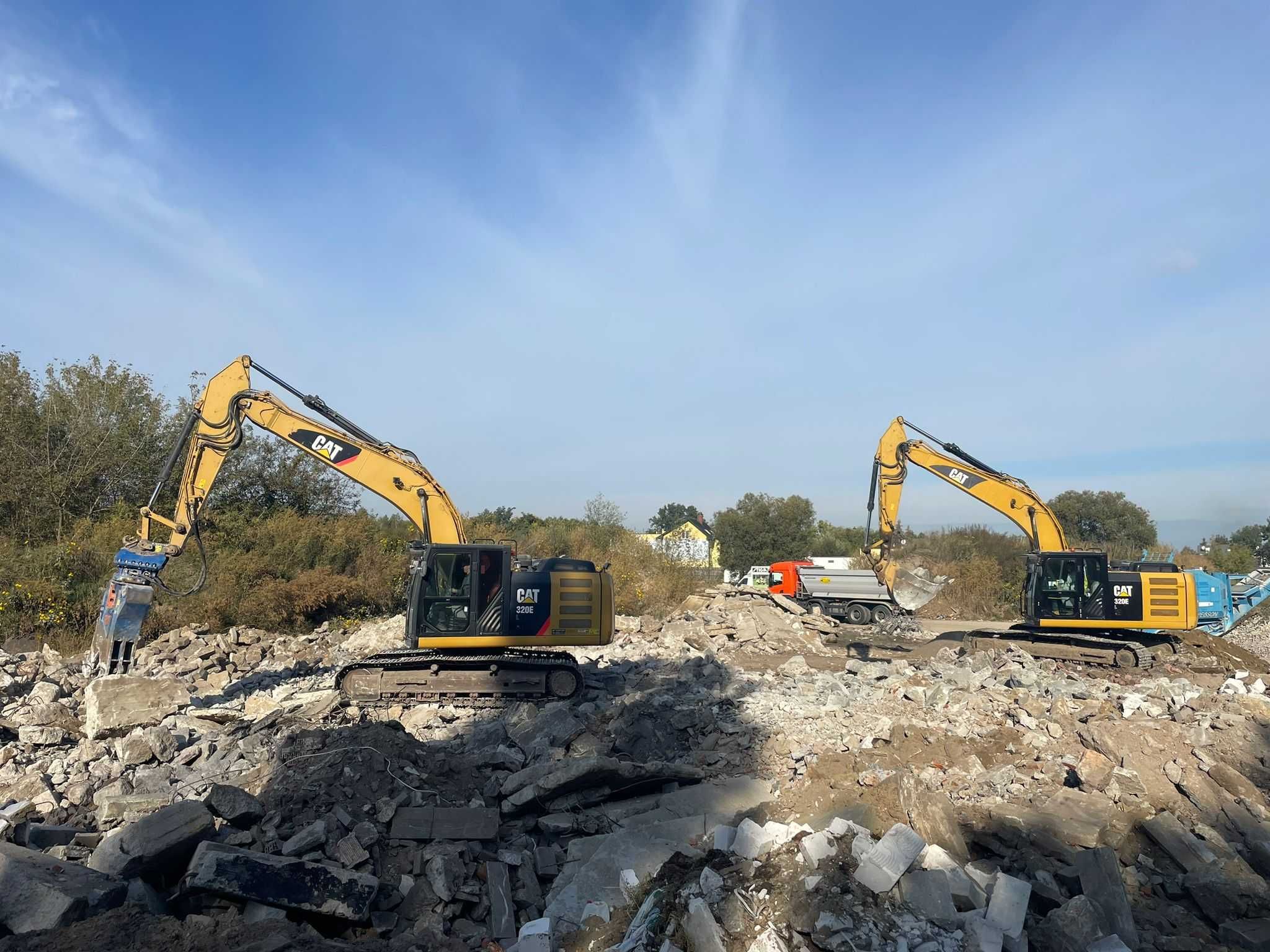 Kruszenie gruzu, betonu usługi koparką