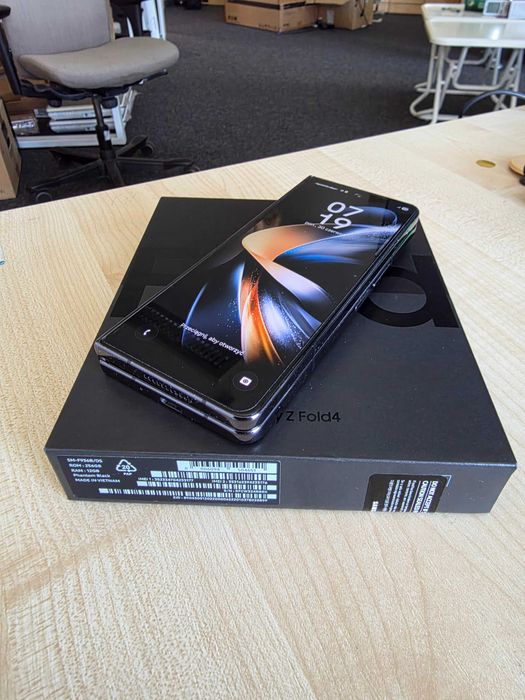 Samsung Galaxy Z Fold 4 12 GB / 256 GB 5G czarny Idealny Gwarancja