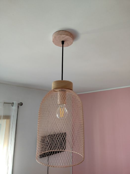 Candeeiro de teto rosa