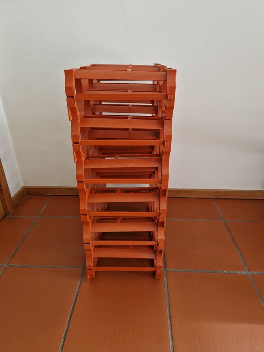 Garrafeira empilhável em PVC para 30 garrafas